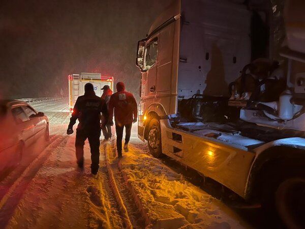 Lapa Lapa Kar Trabzon'u Etkisi Altına Aldı! Sürücüler Zor Anlar Yaşadı